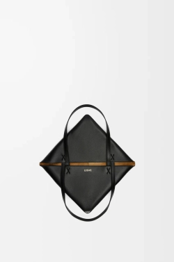 Loewe Средняя складная сумка-тоут Puzzle Fold из блестящей телячьей кожи, черный