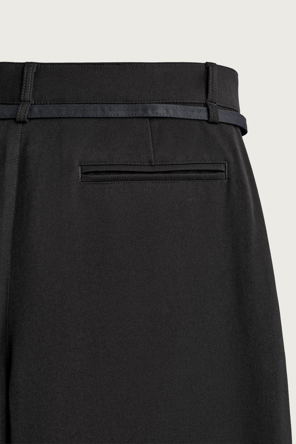БРЮКИ BALLOON FIT С РЕМНЕМ И ЗАЩИПАМИ — ZARA