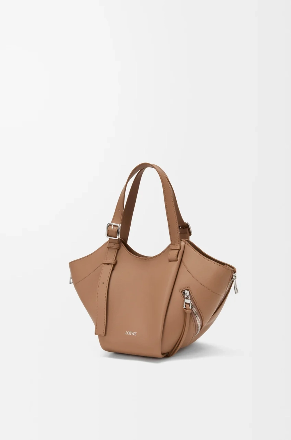 Loewe Сумка Hammock Flip из классической телячьей кожи, мокко
