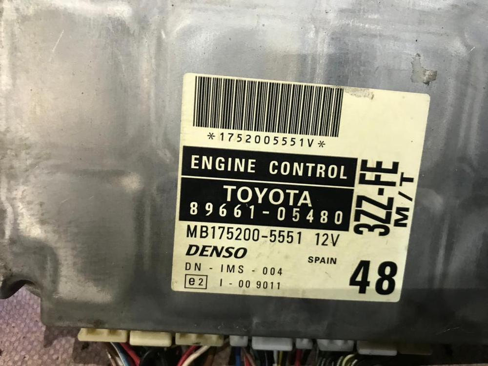 Компьютер двигателя TOYOTA AVENSIS 2002