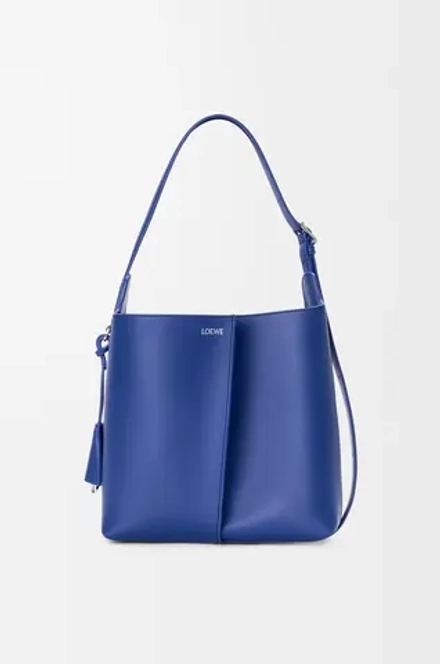 Loewe Средняя сумка-ведро Bilbao из гладкой телячьей кожи, ярко-синий