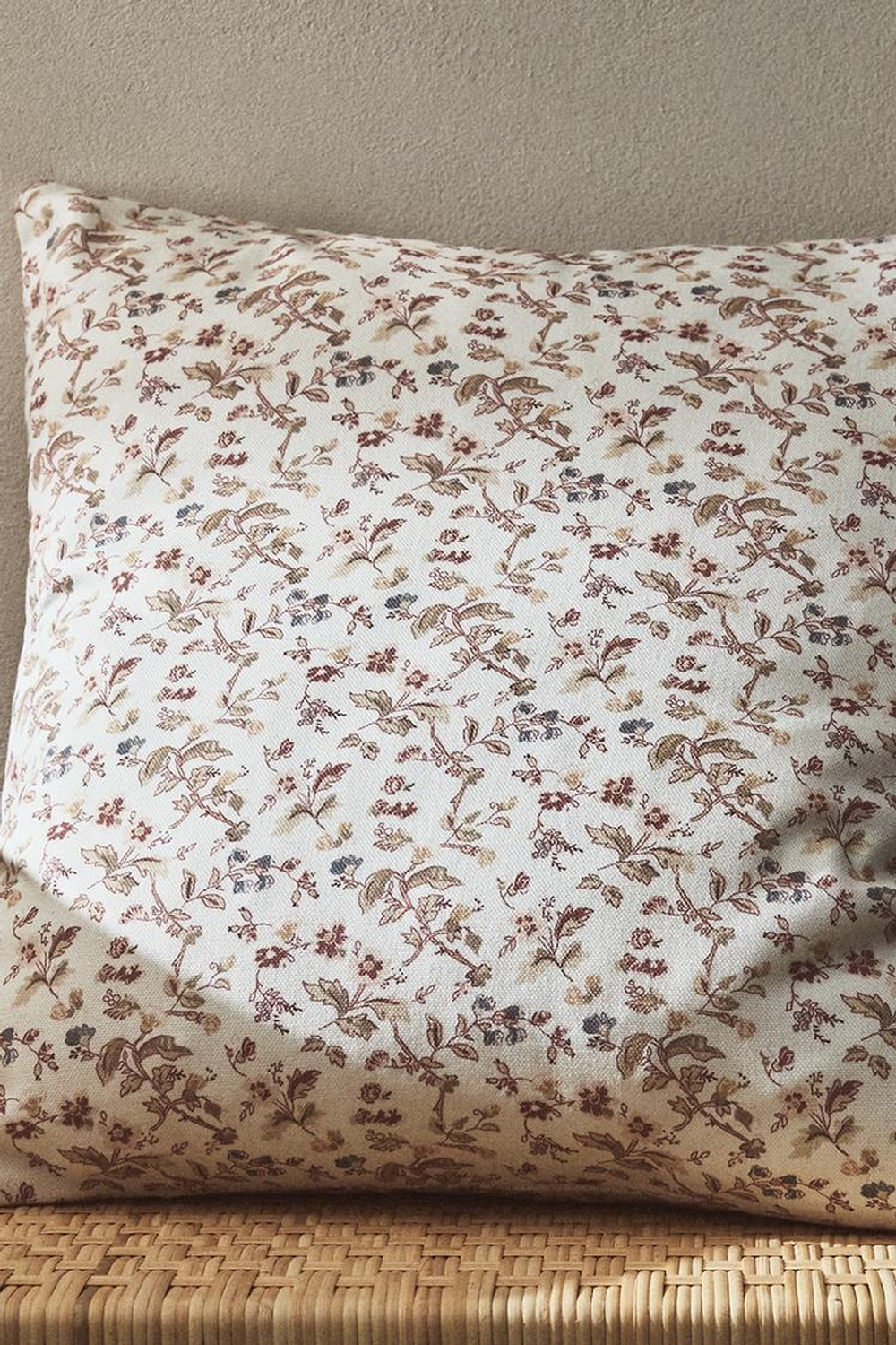 ZARA HOME ХЛОПКОВЫЙ ЧЕХОЛ ДЛЯ ДЕКОРАТИВНОЙ ПОДУШКИ С ЦВЕТОЧНЫМ УЗОРОМ, ЭКРЮ