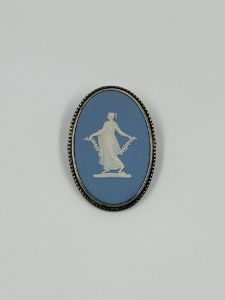 Брошь Wedgwood голубая