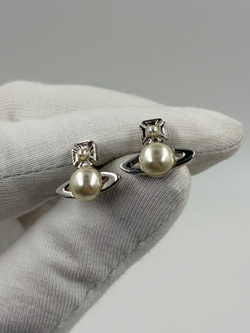 Серьги Orb с «жемчугом» Vivienne Westwood