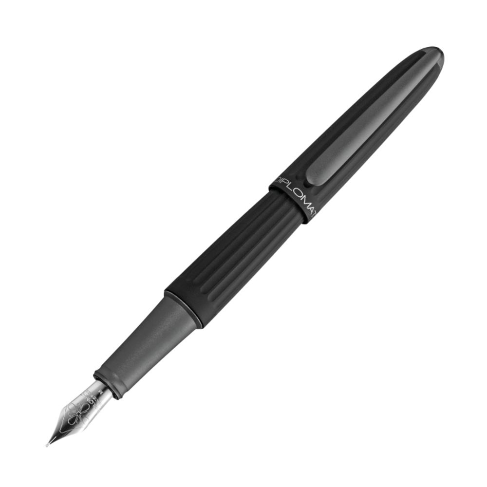 Перьевая ручка Diplomat Aero черная с пером EF (D40301021)