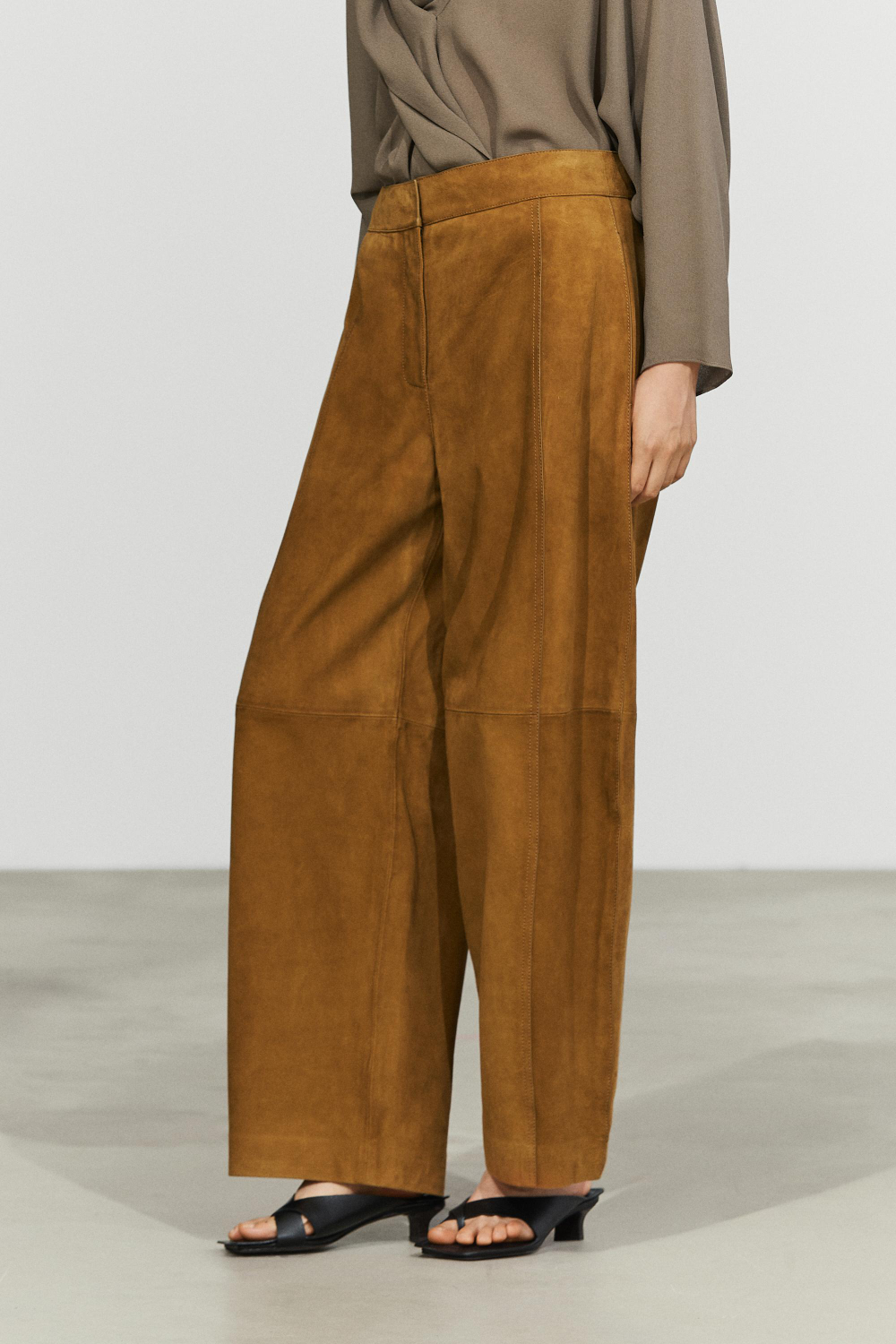 Massimo Dutti Замшевые брюки из козьей кожи прямого кроя, темно-верблюжий