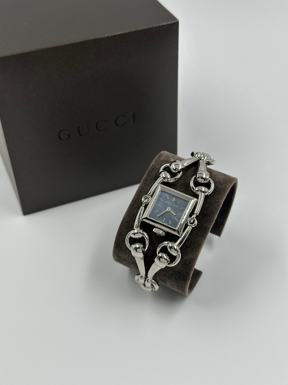 Часы Gucci Signoria
