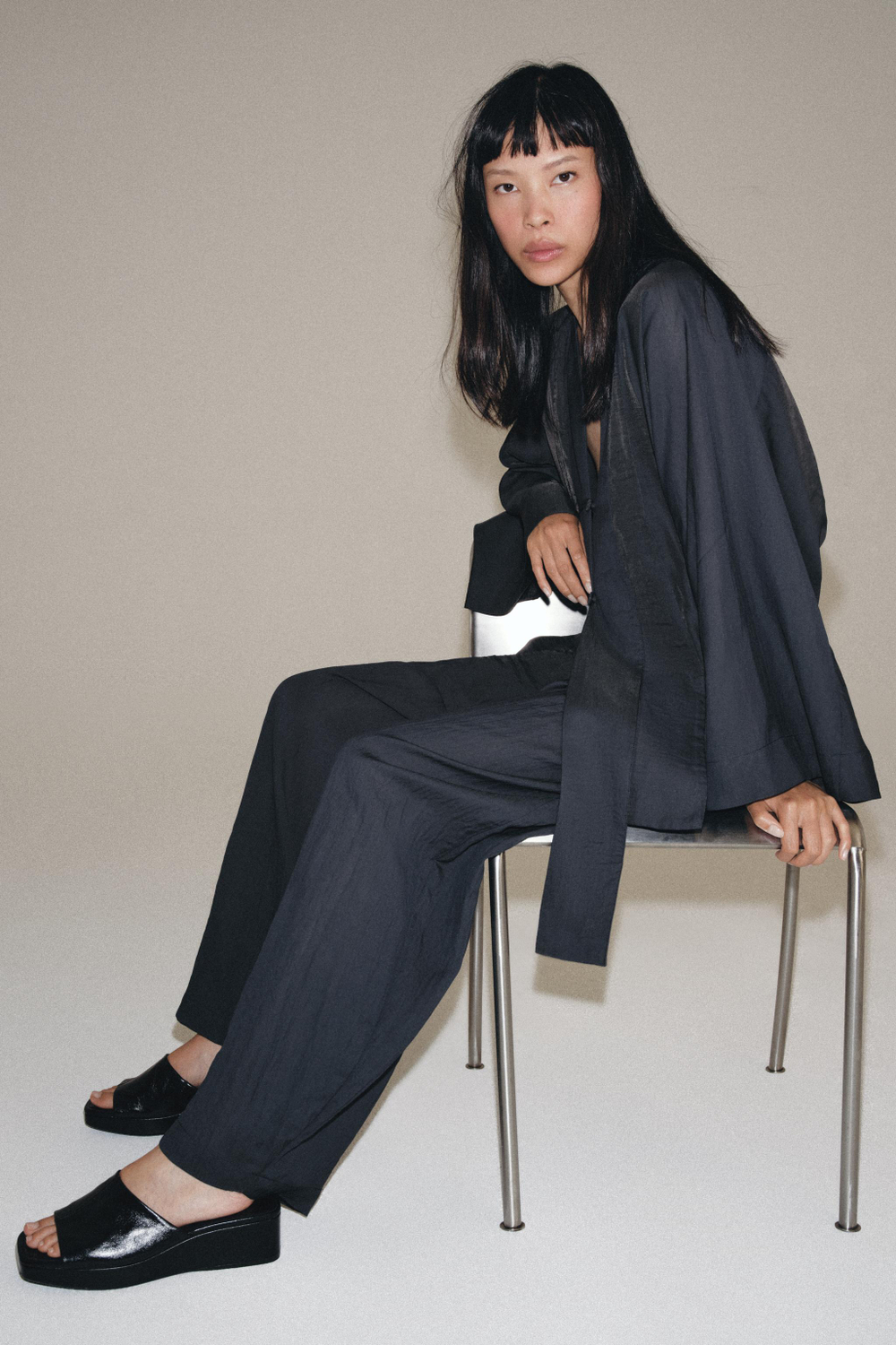 ЛЕГКИЕ БРЮКИ С ЗАЩИПАМИ — ZW COLLECTION — ZARA