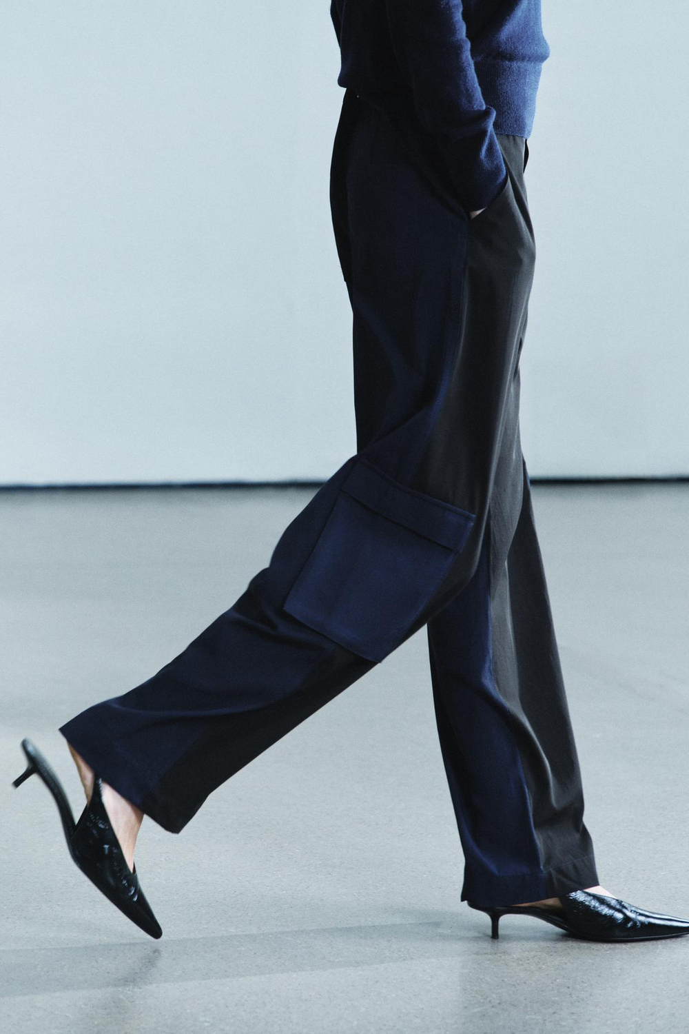 ZARA КОМБИНИРОВАННЫЕ БРЮКИ С КАРМАНАМИ — ZW COLLECTION, МОРСКОЙ СИНИЙ