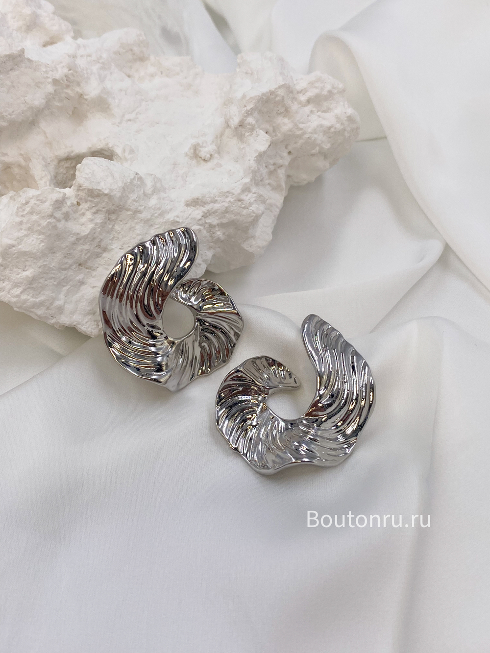 Серьги серебро рифленые изогнутые