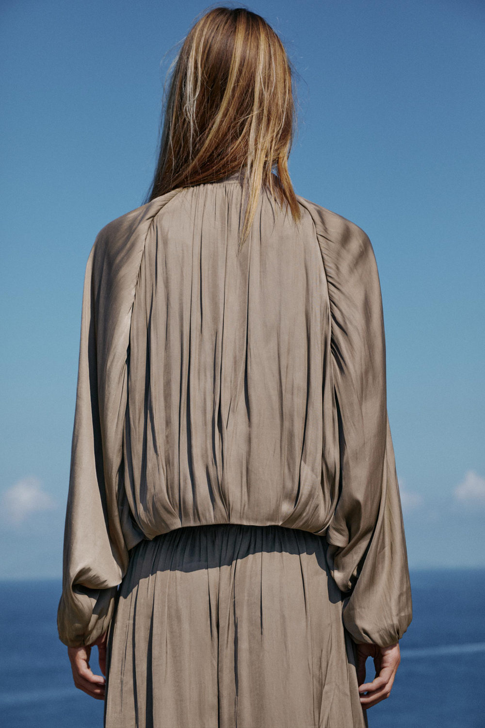 АТЛАСНЫЙ БОМБЕР — ZARA