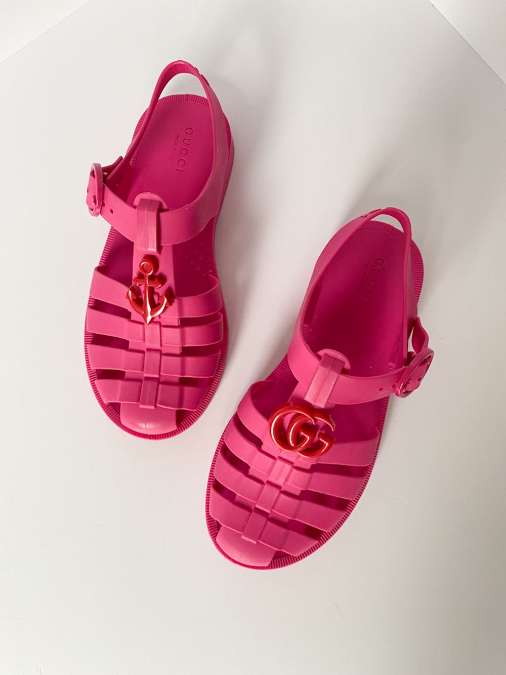 Новые резиновые сандалии Gucci, 28