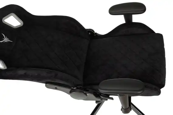 Кресло игровое Knight Outrider LTD черный Light-20 с подголов. крестов. металл