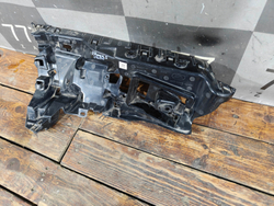 Кронштейн заднего бампера правый Land Rover Range Rover 5 (L460) 21-нв Б/У Оригинал LR151053