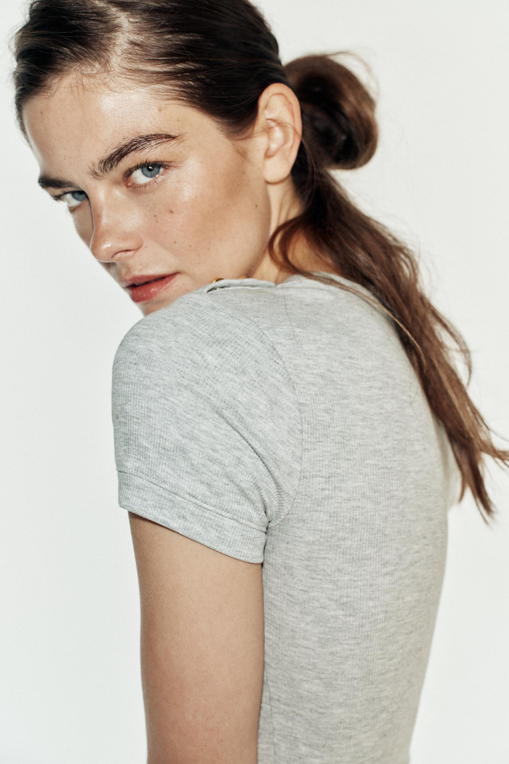 ФУТБОЛКА В РУБЧИК С ПУГОВИЦАМИ — ZARA