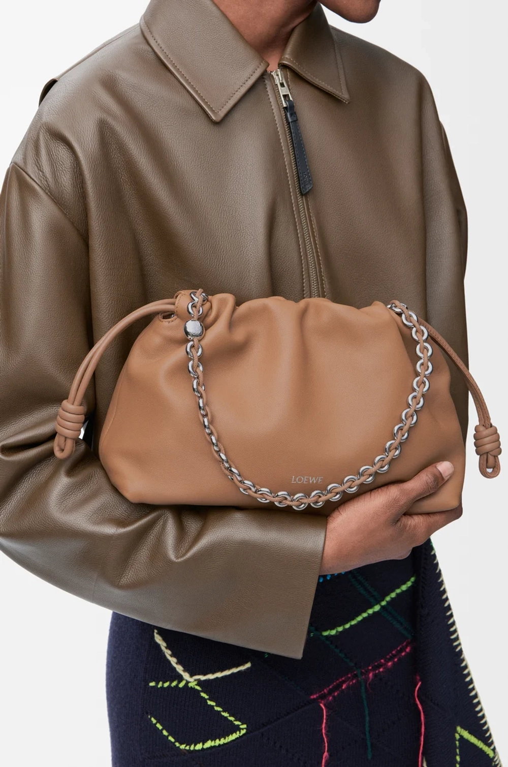 Loewe Сумка Flamenco среднего размера из мягкой кожи ягненка наппа, мокко