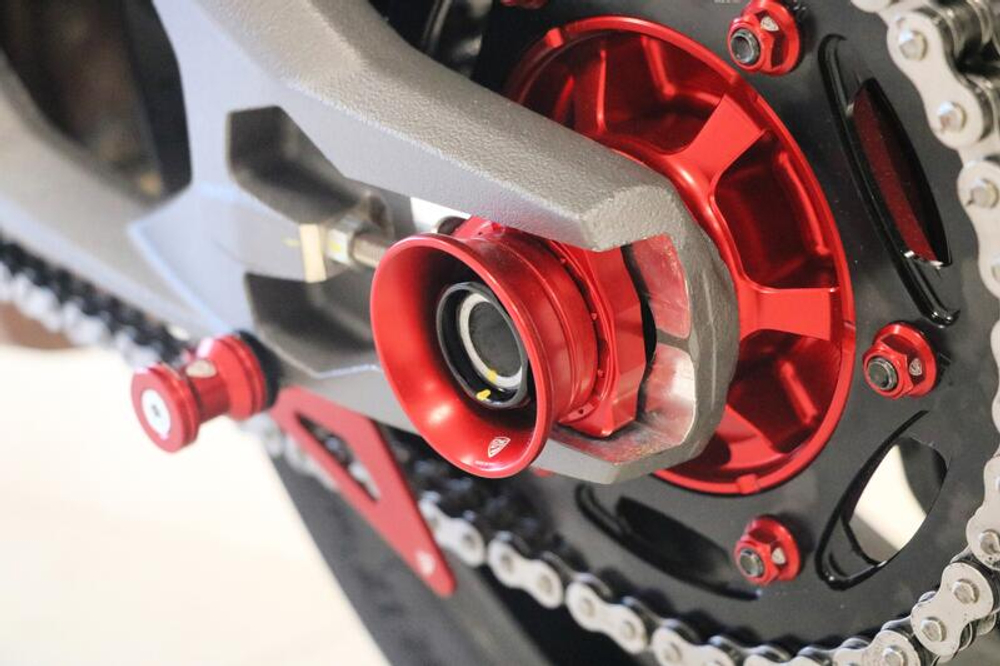CNC Racing Слайдеры в заднюю ось Ducati TP554