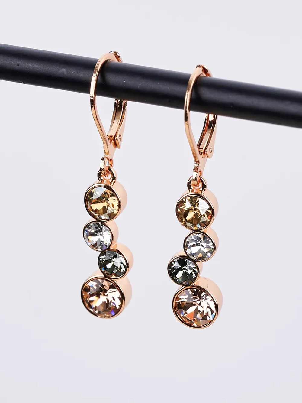 Серьги-подвески Эльза с кристаллами Swarovski шампань