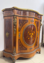 Комод с инкрустацией