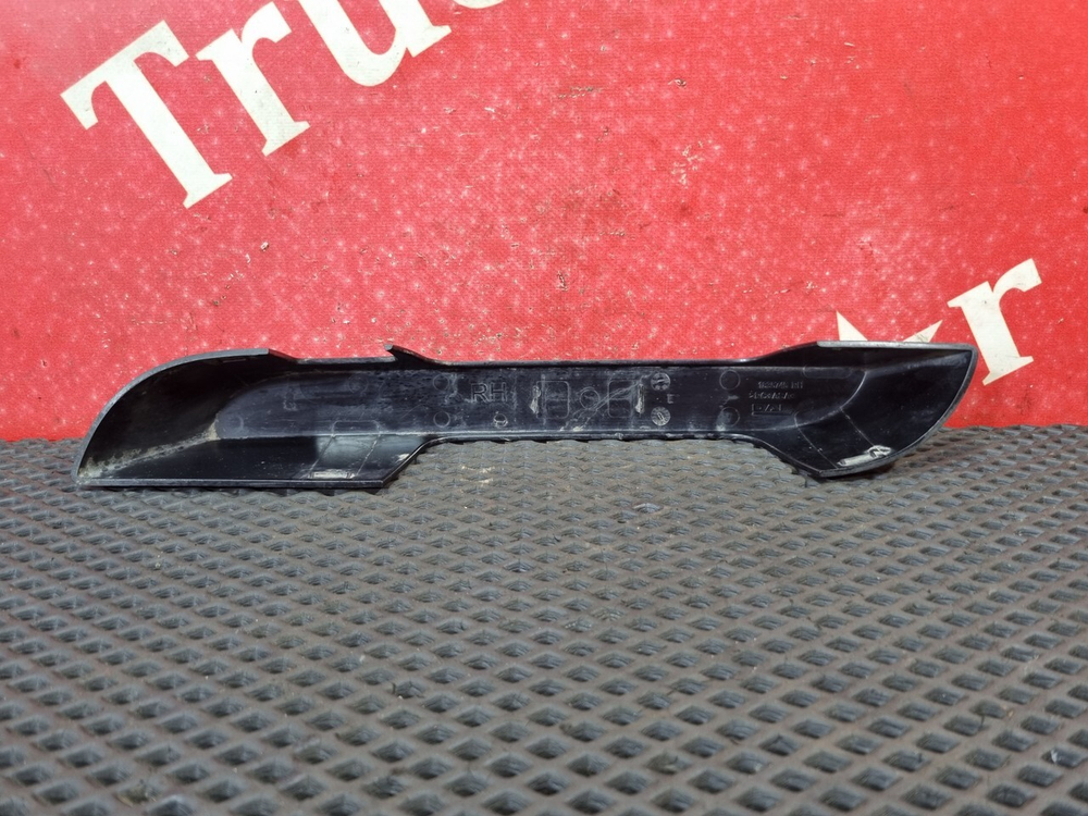 Накладка ручки капота правая 2018г