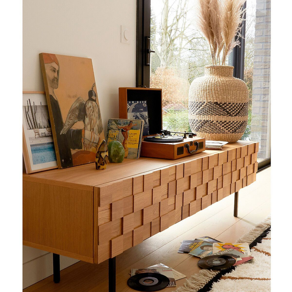 Тумба под телевизор 160 см дизайнерская Лоред с декоративными фасадами из дуба, на металлических ножках в стиле лофт