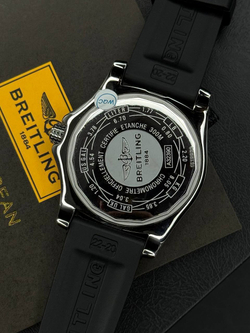Часы Breitling Avenger II GMT V1731010