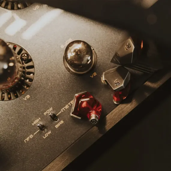 Campfire Audio Grand Luna Silver Red