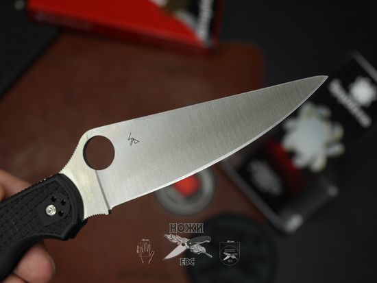 Складной нож Spyderco Police 4 C07PBK4 c клинком из стали VG-10, рукоять FRN