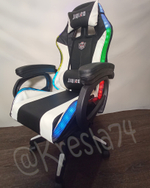 Геймерское кресло с RGB подсветкой и динамиками черно-белое