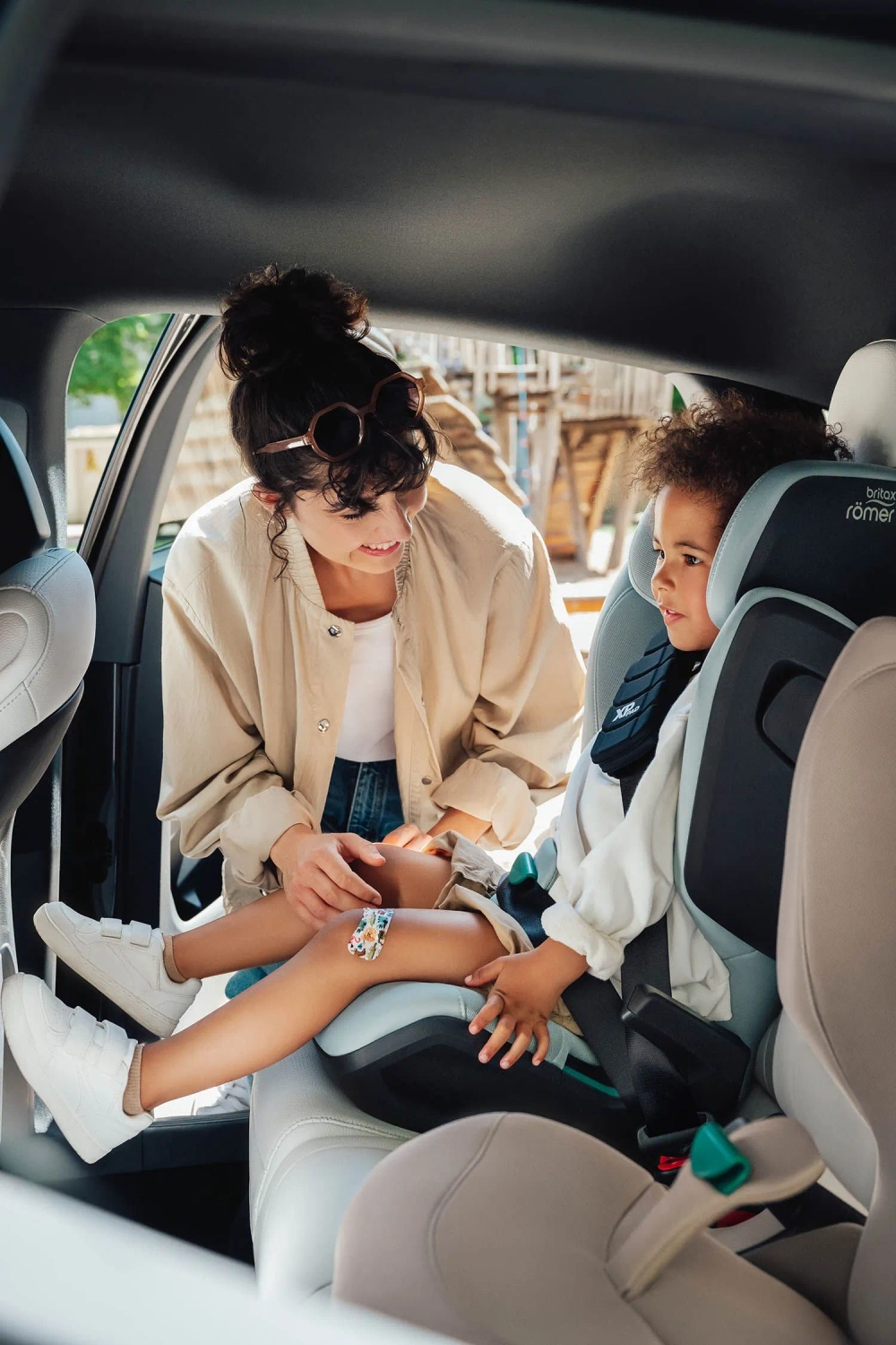 Автокресло 2/3 Britax Roemer KIDFIX PRO i-SIZE LUX Soft Taupe, 3,5 до 12 лет,15-36 кг (100-150 см), isofix, бежевый