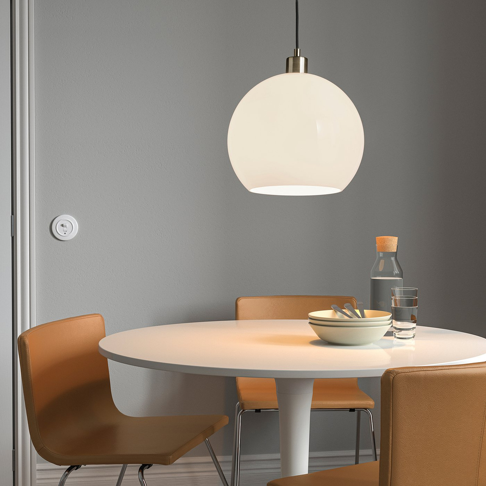 IKEA SOLHETTA  (ИКЕА СОЛХЕТТА)  -  Лампа светодиодная E27 470 люмен - шар опаловый белый