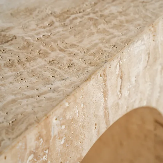 Консоль Thiennes из травертина, 60х35х35 см