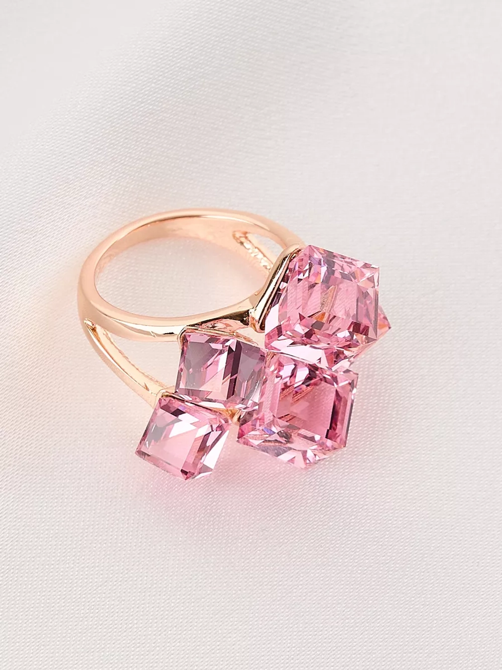 Кольцо коктейльное Мираж с розовыми кубиками Swarovski