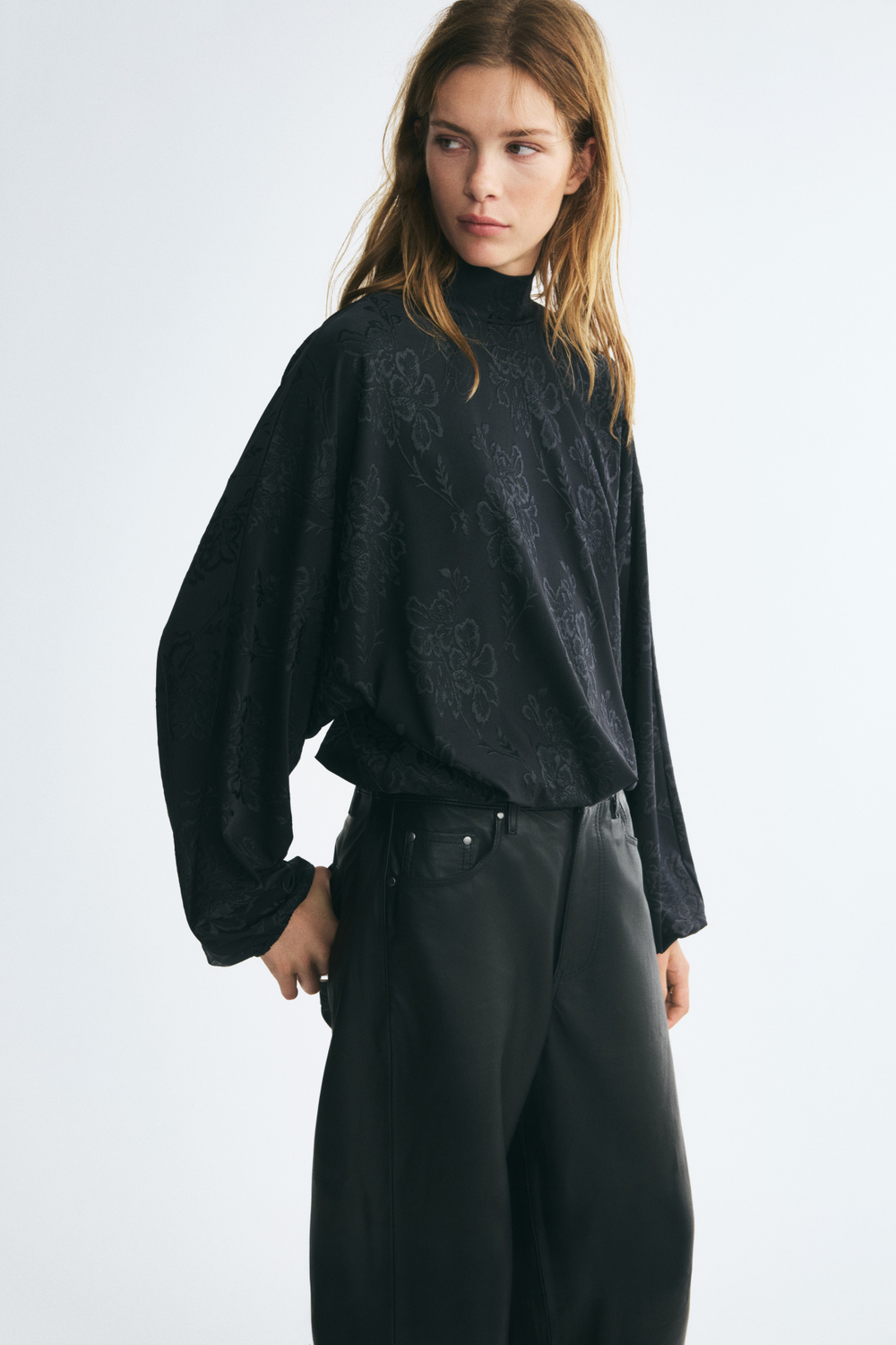 Блуза со шнуровкой из жаккарда - H&M