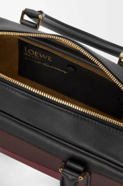 Loewe Укороченная сумка Amazona 23 из телячьей кожи наппа, бургунди