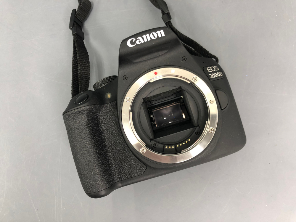 Canon 2000D Kit 18-55mm 3.5-5.6 III (5.140 кадров)