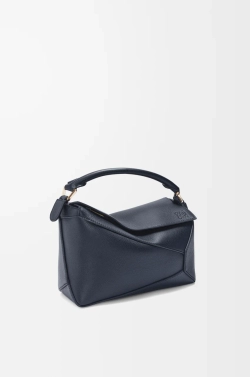 Loewe Маленькая сумка Puzzle Edge из мягкой зернистой телячьей кожи, темно-синий