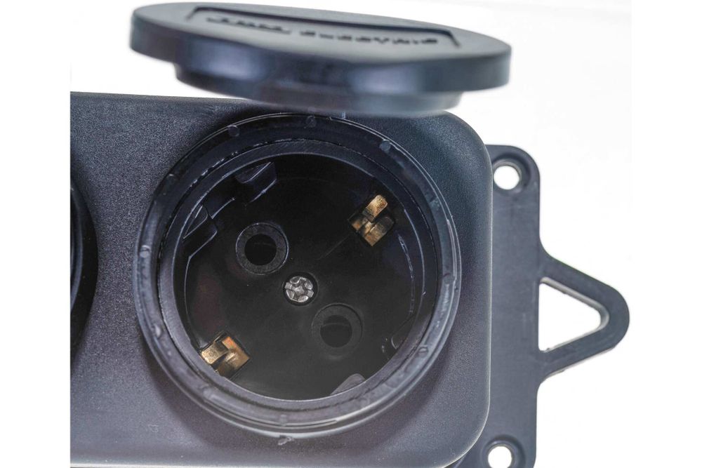 Колодка 3-гнезда с заглушками 2Р+РЕ 16А 250В IP44 материал каучук TDM SQ0612-0008