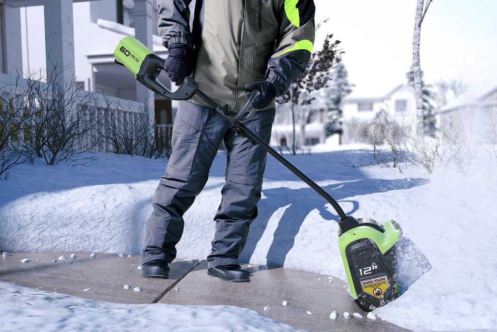 Аккумуляторная снегоуборочная лопата Greenworks GD60SS30K5, 2602607UG, 60v, 30 см, АКБ 5 А·ч и ЗУ