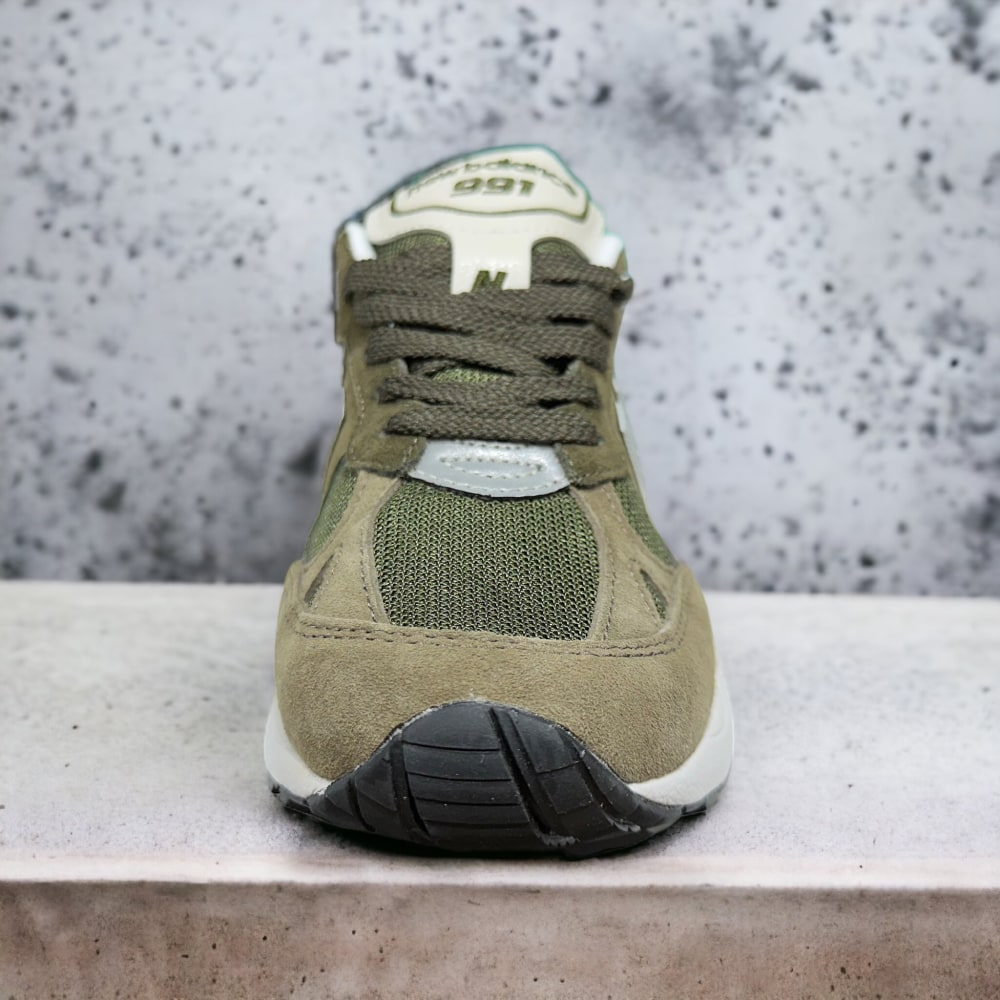 New Balance 991 • Green