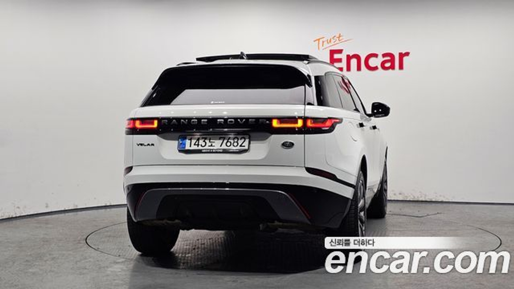 Land Rover Range Rover Velar 2.0 P250 R-Dynamic SE — 2023