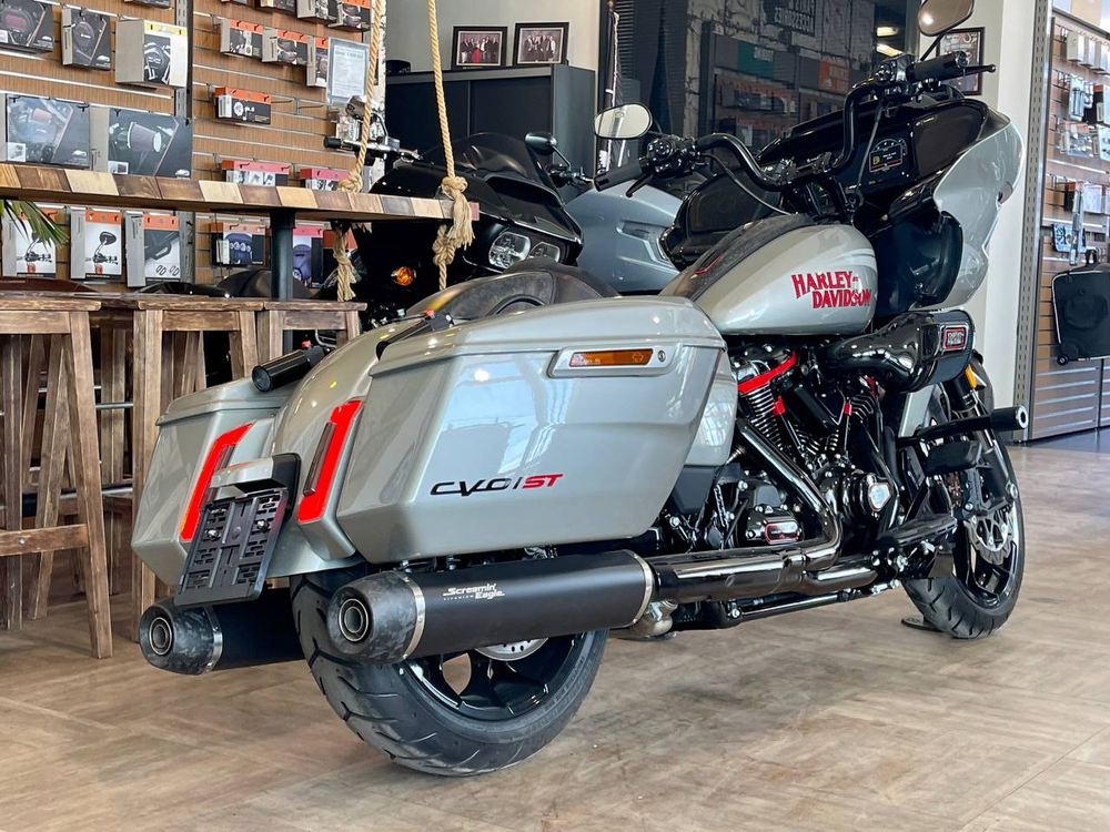 CVO Road Glide ST 121 (Mercury Silver) 2025 с НДС