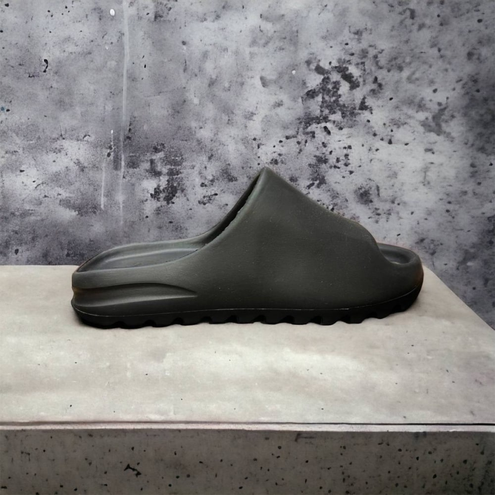 Adidas Yeezy Slide • Black