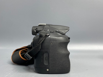 Sony A58 + kit 18-55 SAM II 52.000 кадров небольшой скол