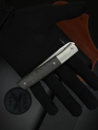 Складной нож Boker 01BO613 Urban Trapper Premium CF c клинком из стали Böhler M390 Microclean®, рукоять титан / карбон