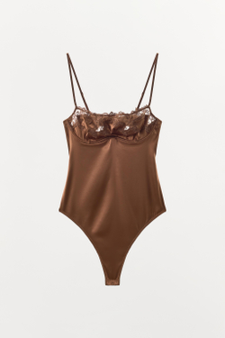ZARA АТЛАСНОЕ БОДИ НА КОСТОЧКАХ С КРУЖЕВОМ, КОРИЧНЕВЫЙ