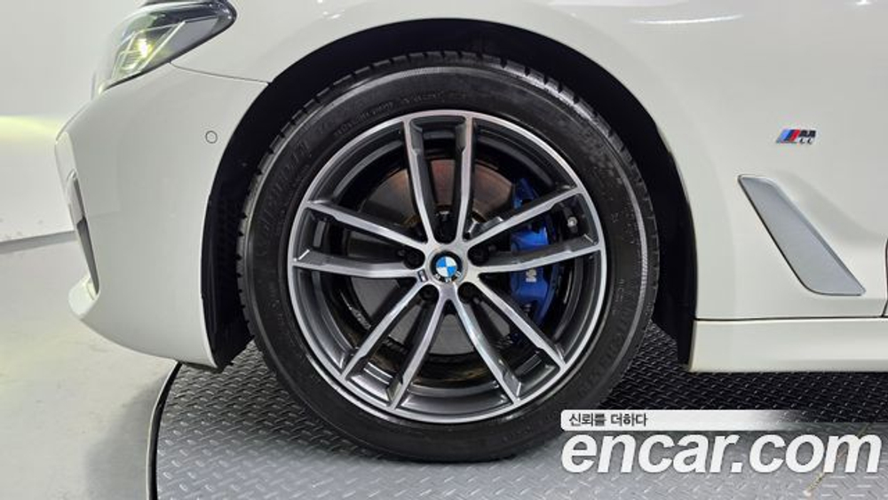 BMW 5-Series 520i M Sport — 2022