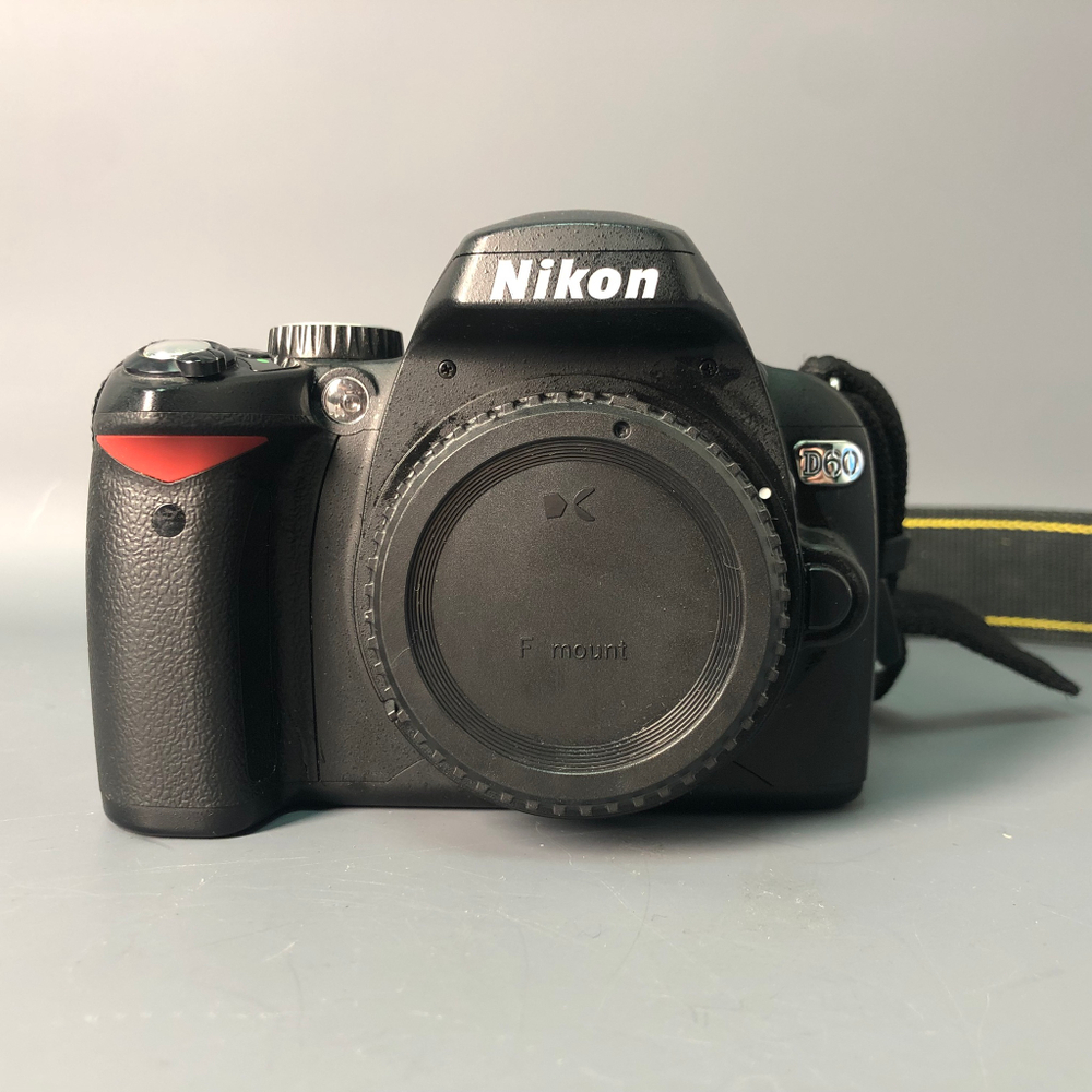 Nikon D60, 23700 кадров пробега.