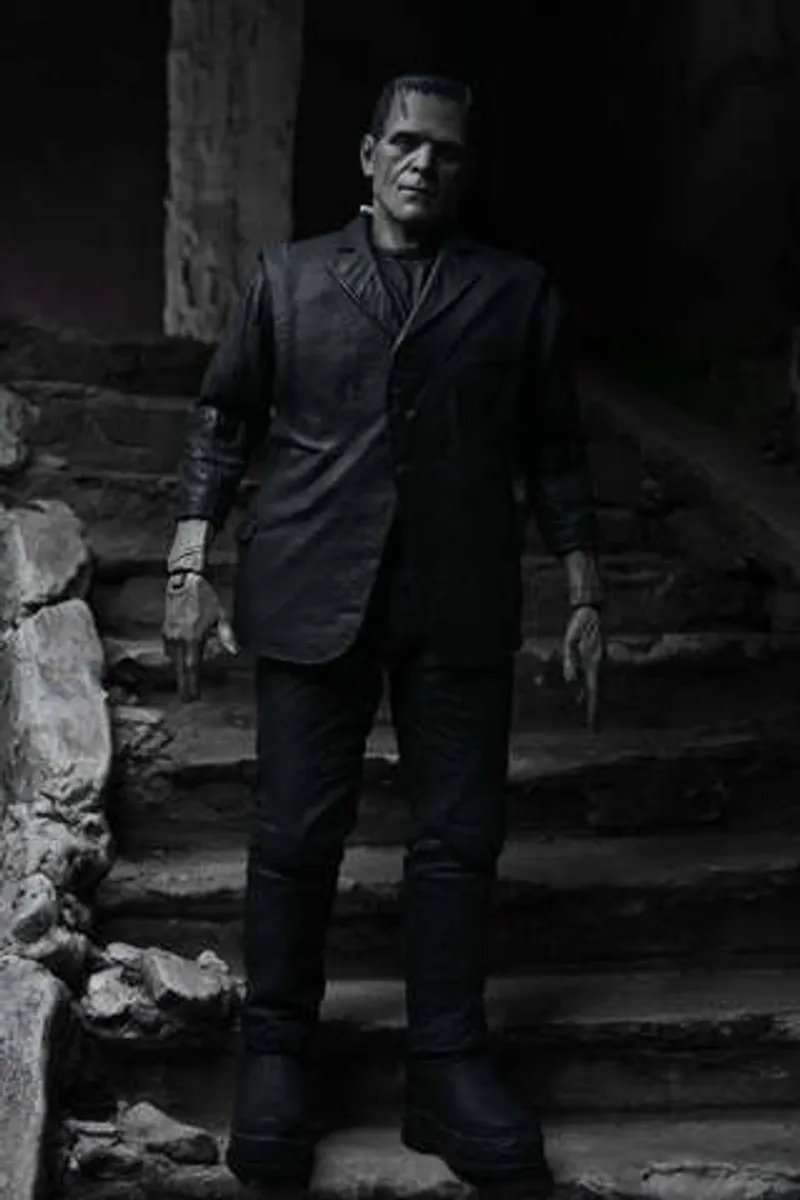 Фигурка NECA Universal Monsters: Frankenstein Monster (B&W) (Вскрытый)