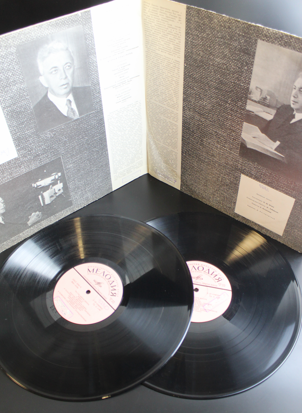 Комплект из 2 LP читает Антон Шварц выпуск II, А.Пушкин (Евгений Онегин, Полтава, К Чадаеву и др), Г.Державин , Э.Багрицкий , В. Маяковский и др, виниловые пластинки 12 дюймов, СССР